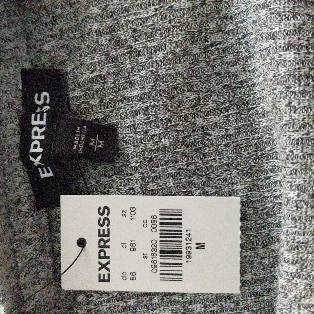 Express Cropped Sweater Size Medium - Picture 5 of 6